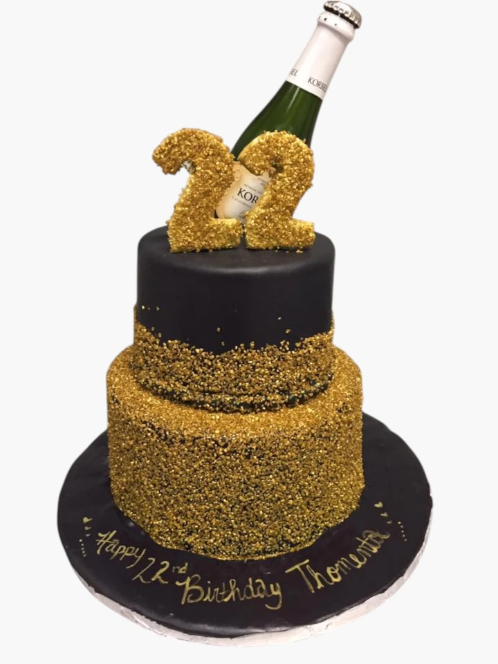 Custom cake by Ewing Cakes 7