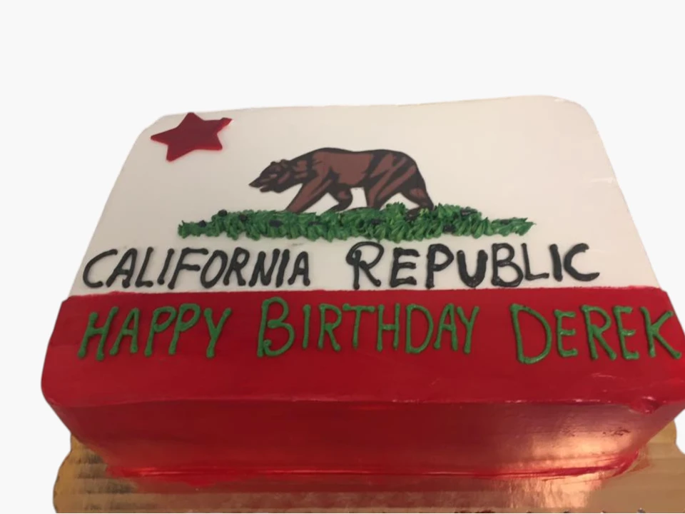 Custom cake by Ewing Cakes 9